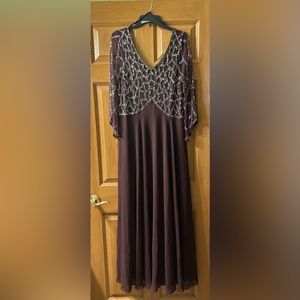 Ladies evening dress. Beautiful for Mother of the Bride or Groom. Or any event.